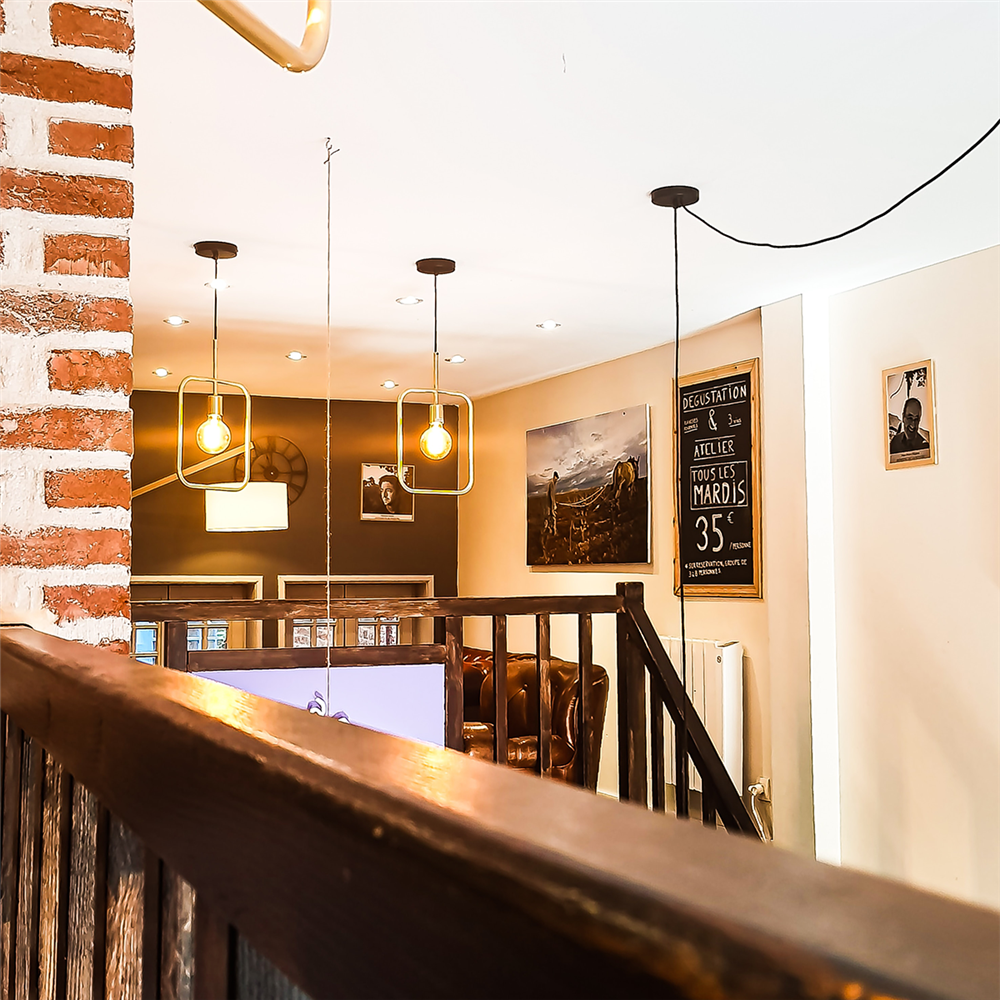 Pendant light for a bold and dramatic staircase wall light design 